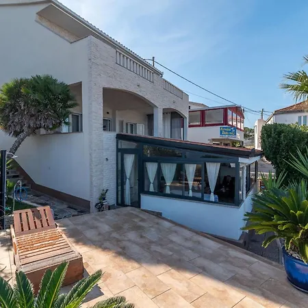 Apartamento Anita Mit Grossem Balkon Und Meerblick By Interhome