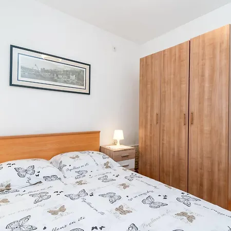 Anita Mit Grossem Balkon Und Meerblick By Interhome Apartamento Trogir