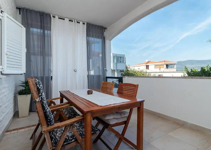 Anita Mit Grossem Balkon Und Meerblick By Interhome Apartamento Trogir